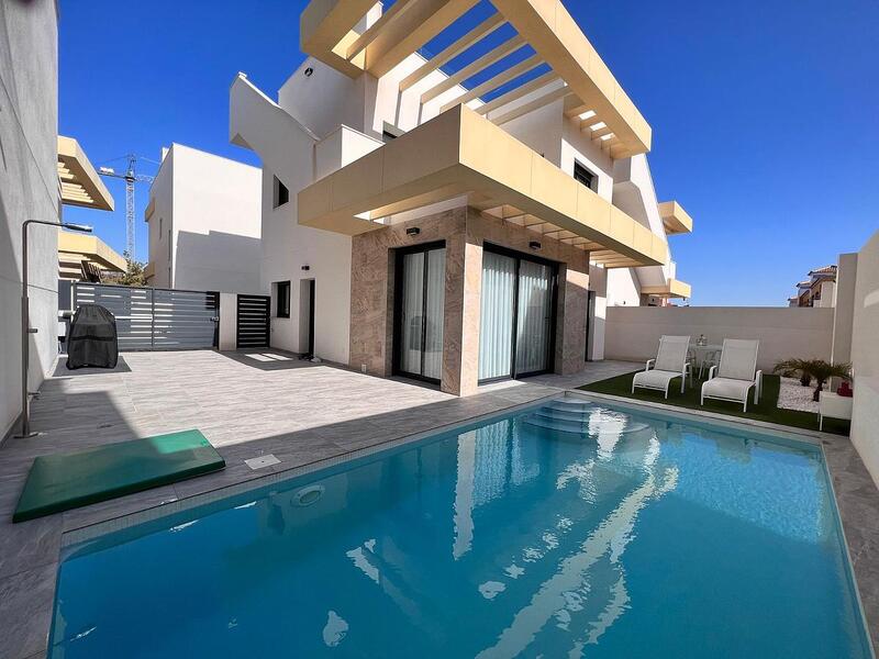 Villa till salu i Los Montesinos, Alicante