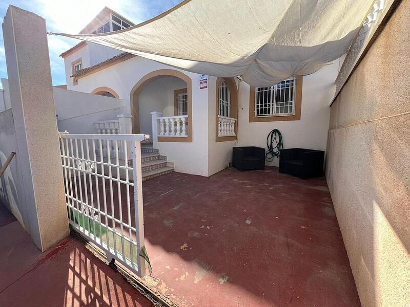 2 bedroom Townhouse for sale