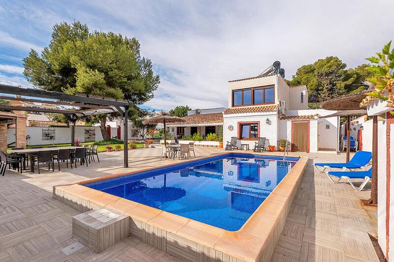 Villa til salg i Orihuela Costa, Alicante