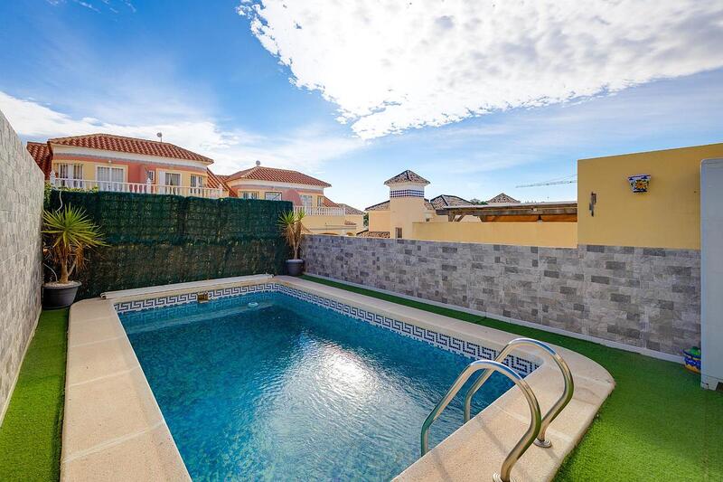 Townhouse for sale in Orihuela Costa, Alicante