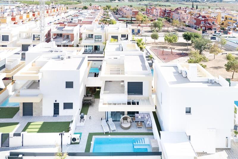 Villa til salgs i Los Montesinos, Alicante