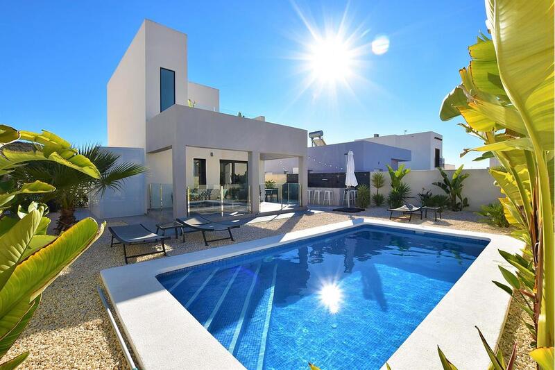 Villa en venta en Benijófar, Alicante