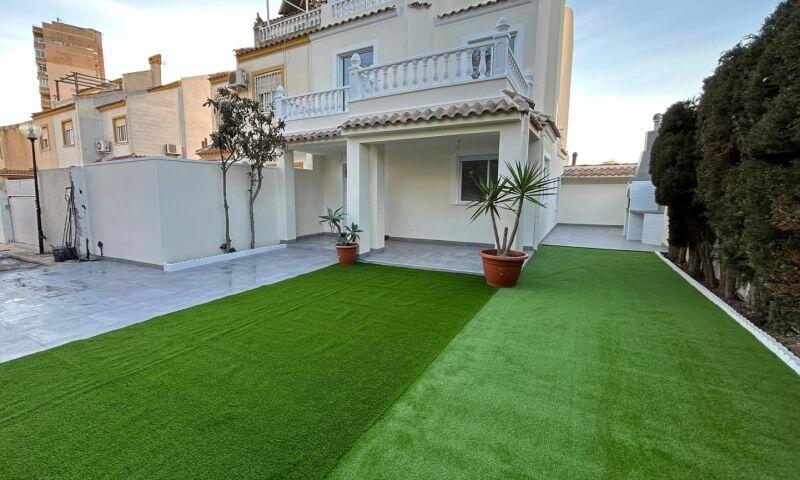 Stadthaus zu verkaufen in Torrevieja, Alicante