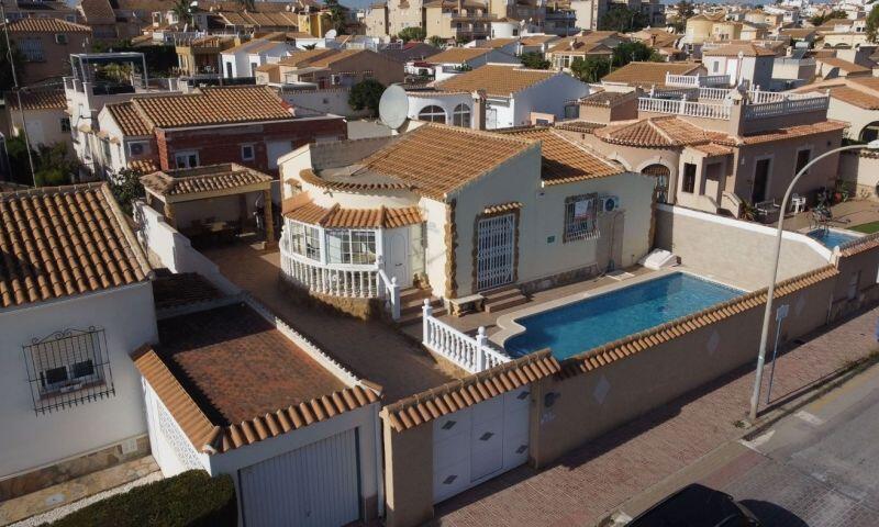 Villa til salg i Orihuela Costa, Alicante