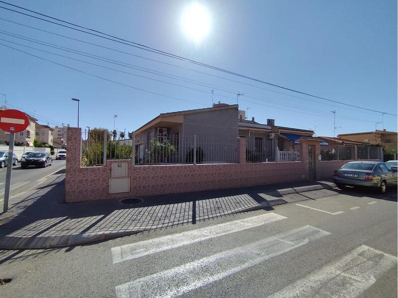 Villa à vendre dans Torrevieja, Alicante