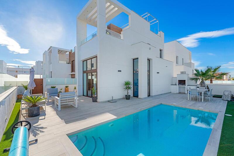 Villa til salgs i Los Balcones, Alicante