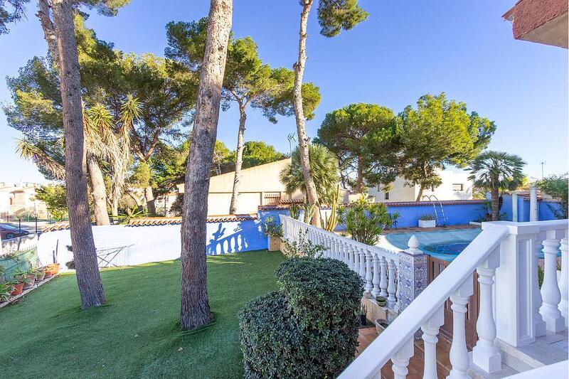 Villa en venta en Torrevieja, Alicante