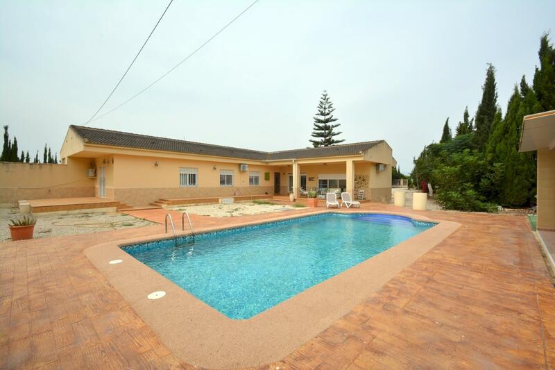 Country House for sale in Almoradí, Alicante