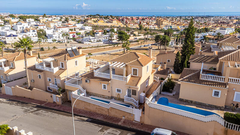 вилла продается в San Miguel de Salinas, Alicante