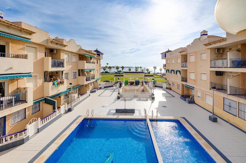 квартира продается в Torrevieja, Alicante