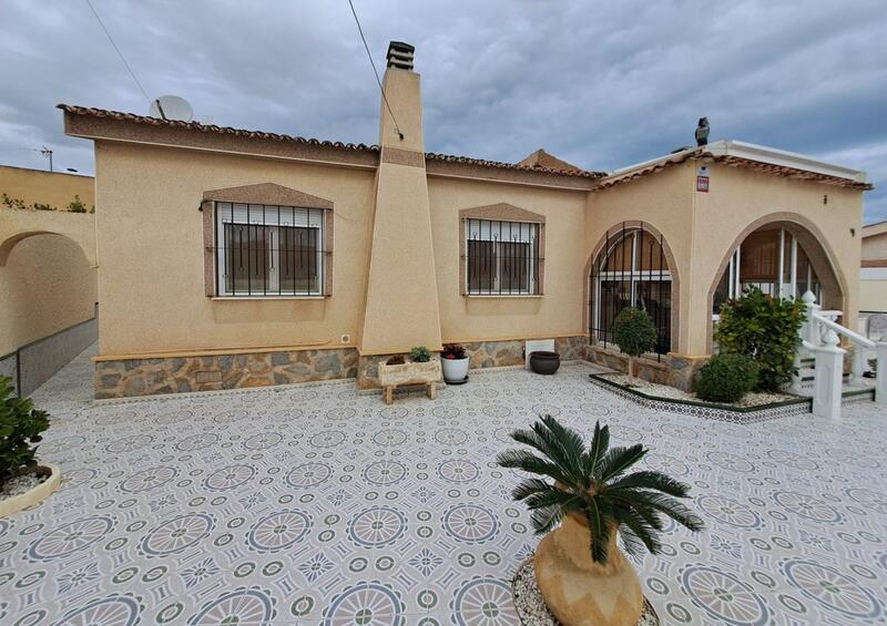 Villa till salu i Torrevieja, Alicante