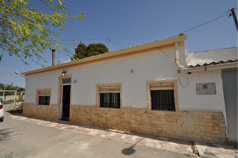 Villa for sale in Pinoso, Alicante