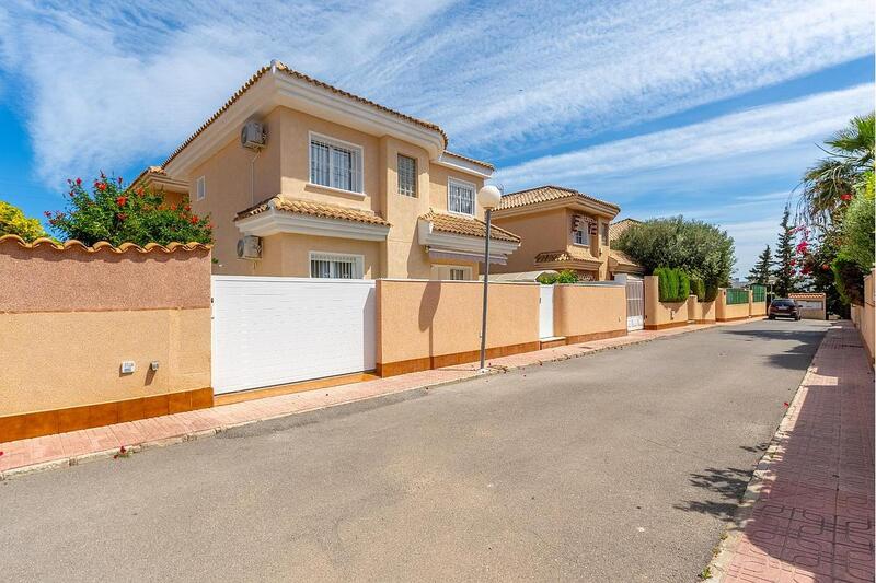 Villa for sale in Torrevieja, Alicante