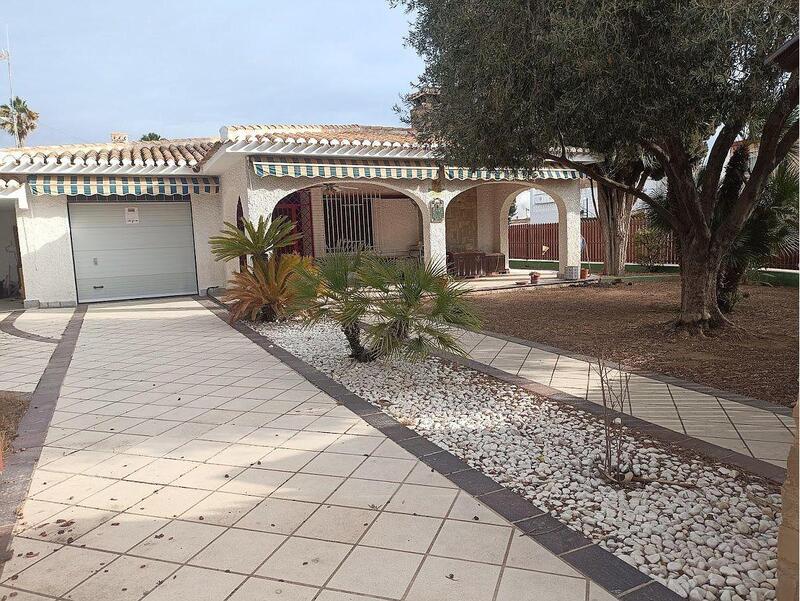 Villa til salg i Orihuela Costa, Alicante