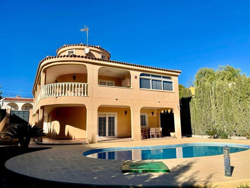 Villa à vendre dans Torrevieja, Alicante