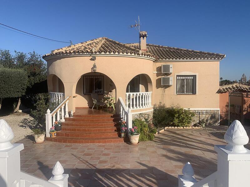 Villa en venta en Catral, Alicante