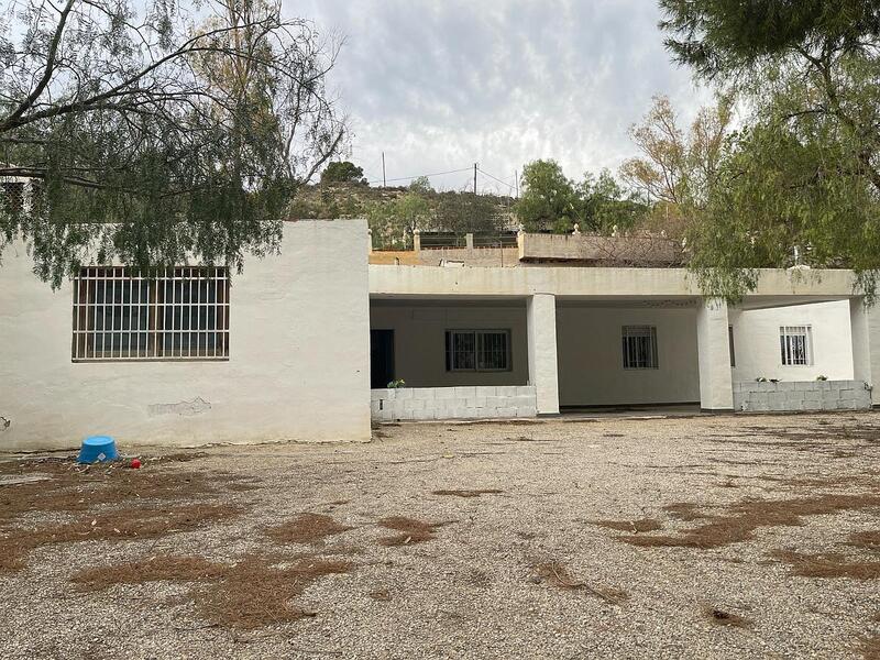 Villa en venta en Crevillente, Alicante