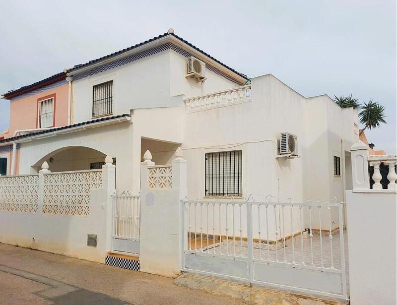 Villa en venta en Torrevieja, Alicante