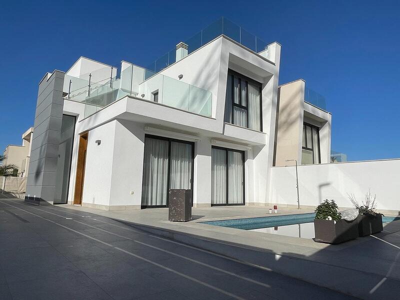 Villa for sale in Benijófar, Alicante