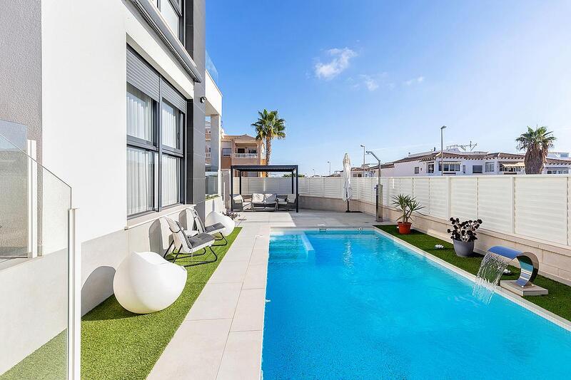 Villa til salg i Torrevieja, Alicante