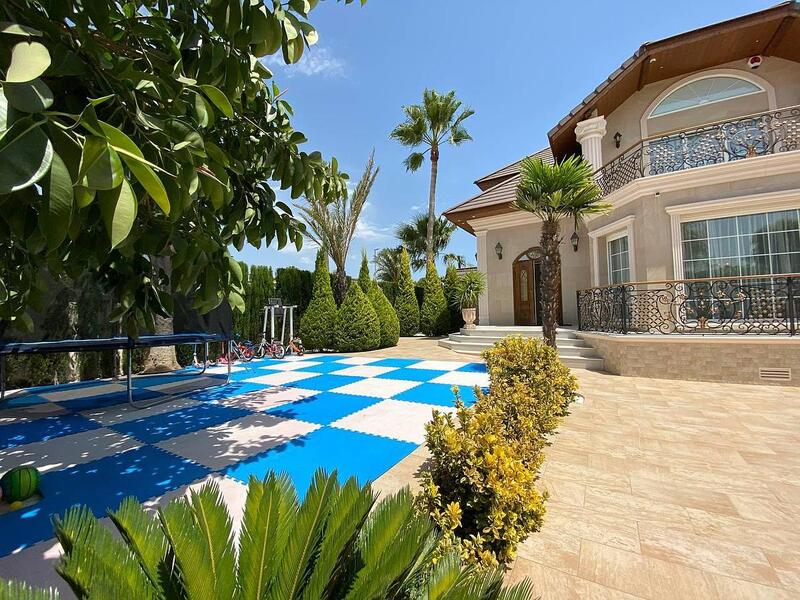 Villa for sale in Benijófar, Alicante