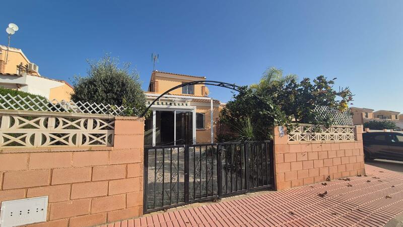 Villa til salg i Orihuela, Alicante