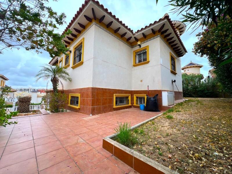 Villa til salg i Orihuela, Alicante