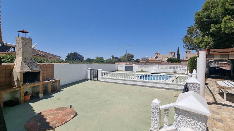 Villa à vendre dans Torrevieja, Alicante