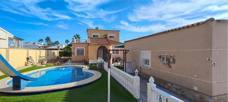 Villa à vendre dans Torrevieja, Alicante