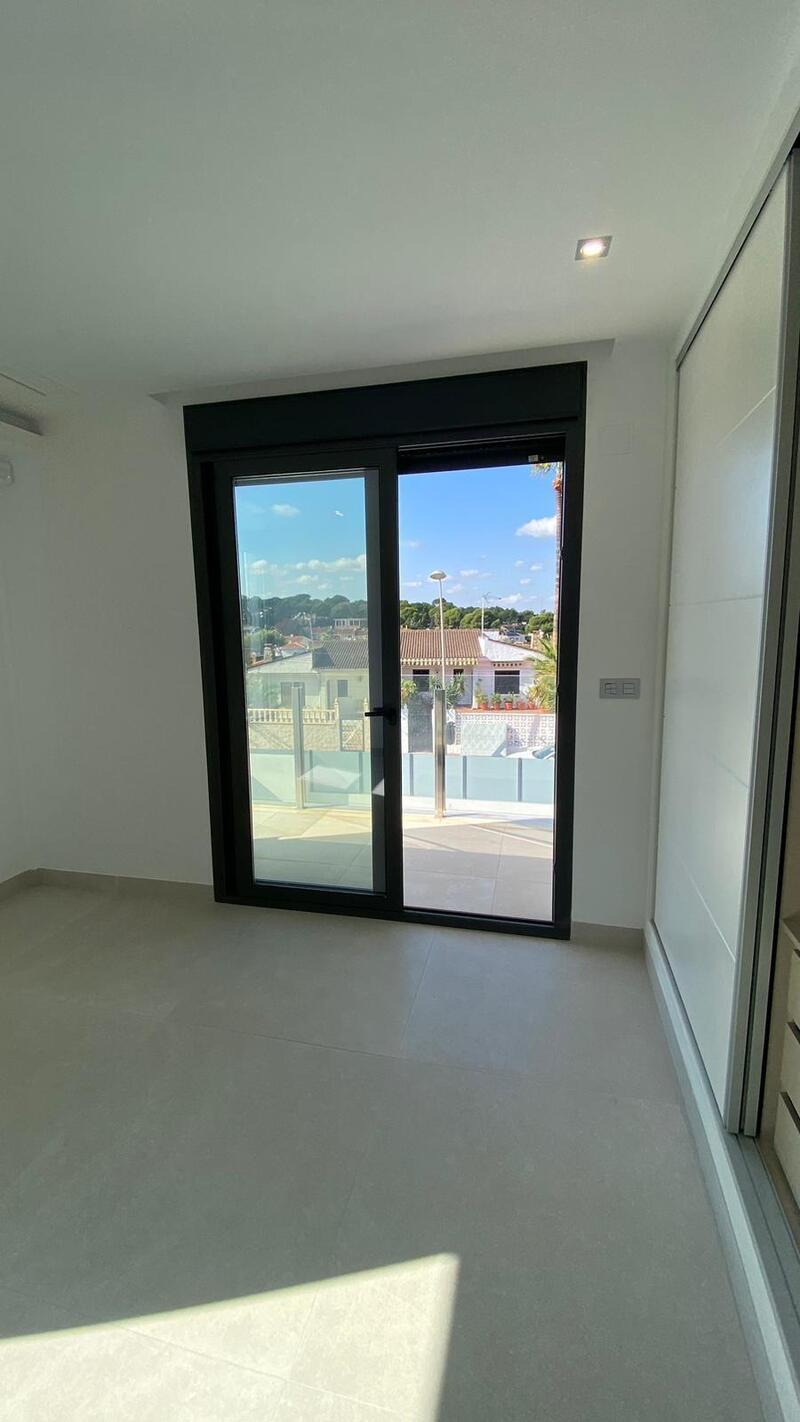 Villa à vendre dans Torrevieja, Alicante