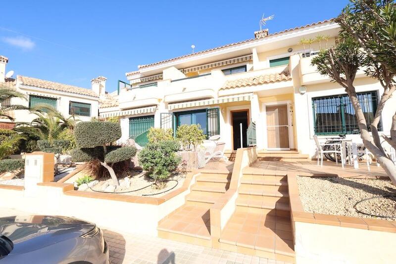 Villa til salg i Orihuela Costa, Alicante