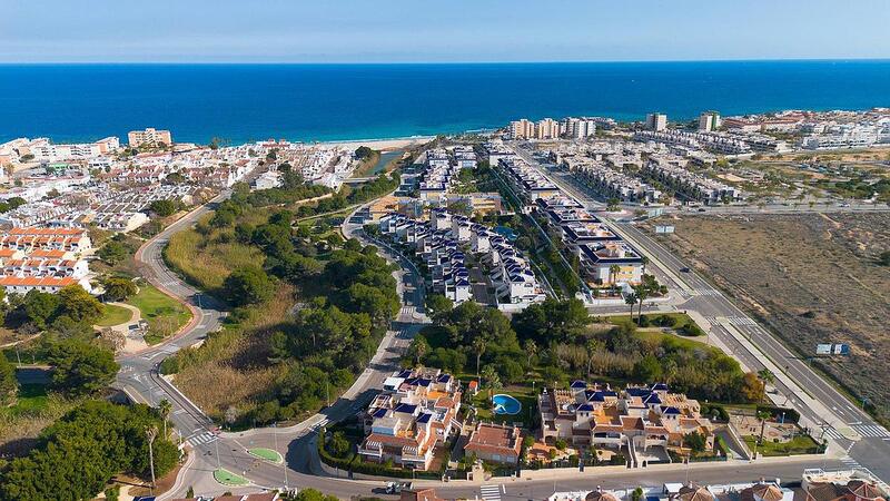 Gezinswoning Te koop in Pilar de la Horadada, Alicante