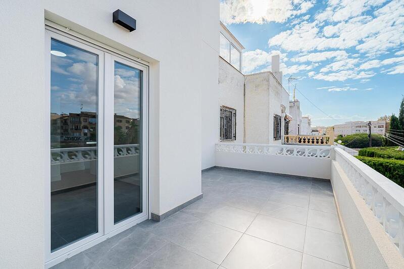 Villa en venta en Torrevieja, Alicante