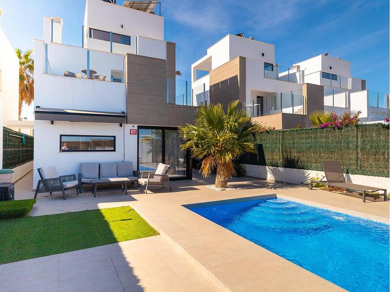 Villa til salg i Guardamar del Segura, Alicante