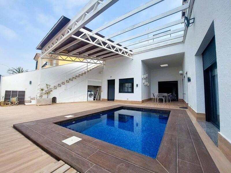 Villa for sale in Pilar de la Horadada, Alicante