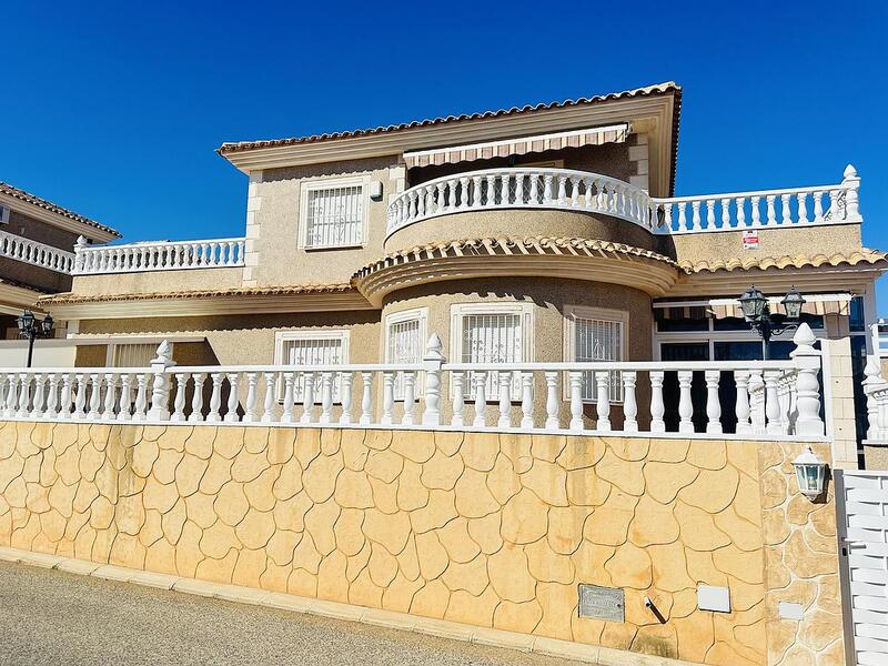 Villa for sale in Punta Prima, Alicante