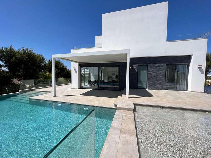 Villa Te koop in Las Colinas Golf, Alicante