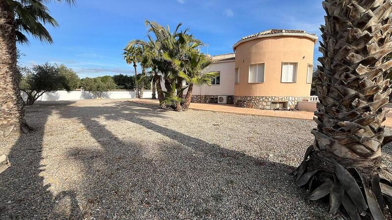 Villa en venta en Catral, Alicante