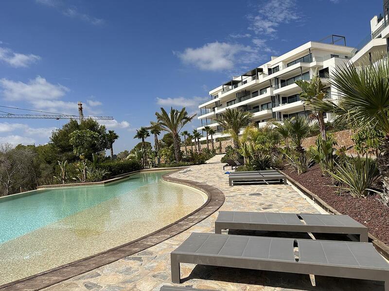 Apartamento en venta en Las Colinas Golf, Alicante