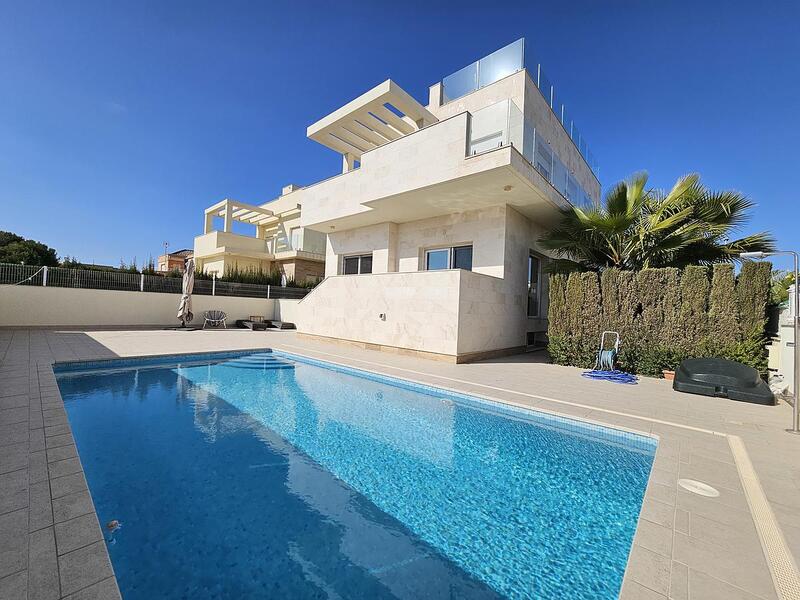 Villa for sale in La Zenia, Alicante