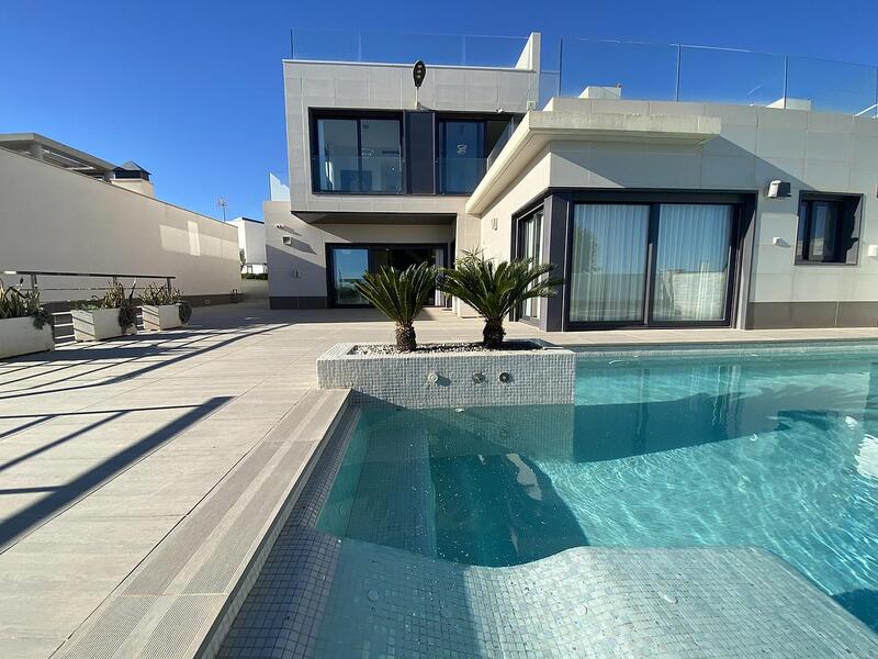 Villa for sale in San Miguel de Salinas, Alicante