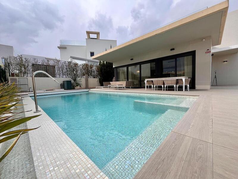 Villa till salu i Dehesa de Campoamor, Alicante