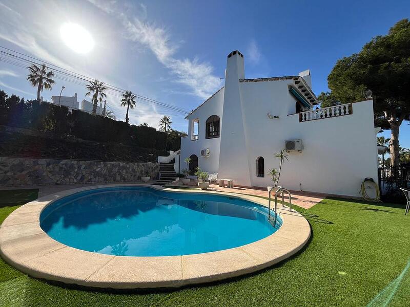 Villa en venta en Villamartin, Alicante