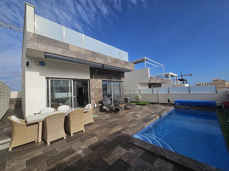 Villa til salg i Villamartin, Alicante