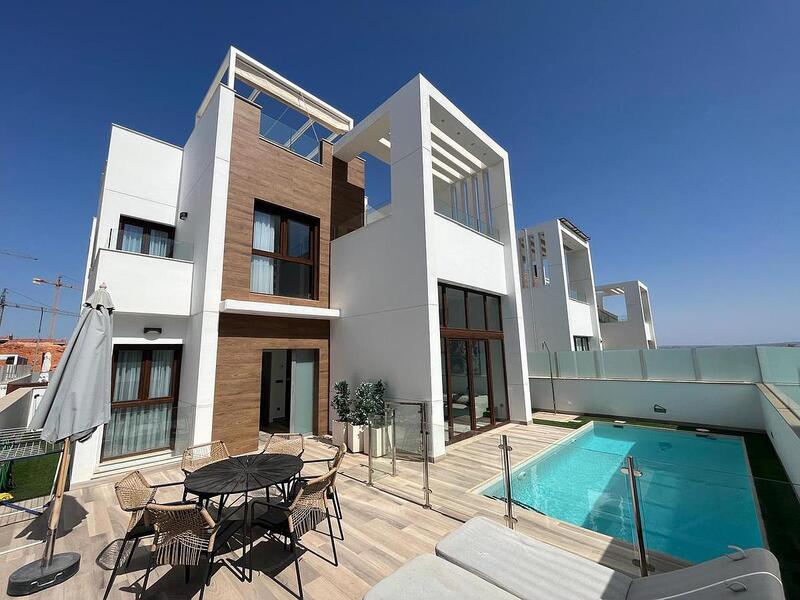 Villa til salgs i Los Balcones, Alicante