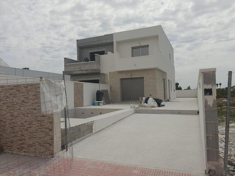 Villa til salgs i Daya Nueva, Alicante