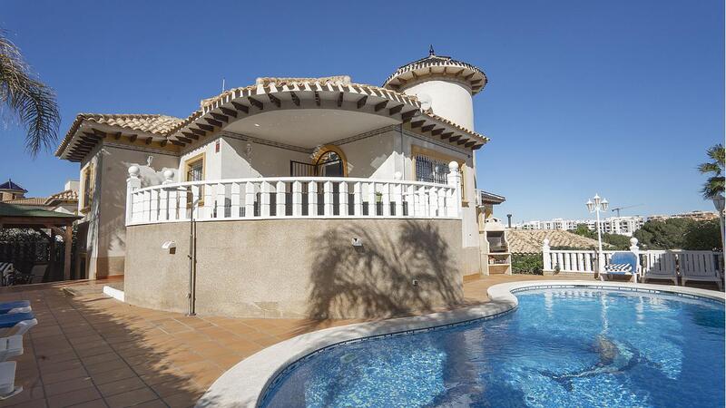 Villa en venta en Villamartin, Alicante