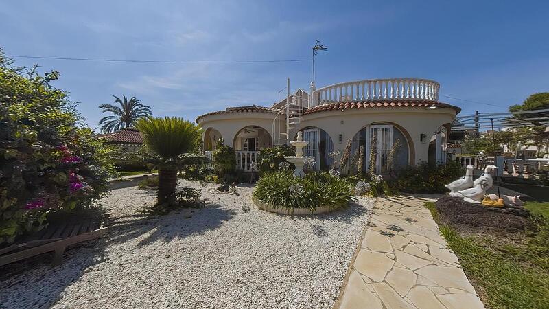 Villa en venta en Torrevieja, Alicante