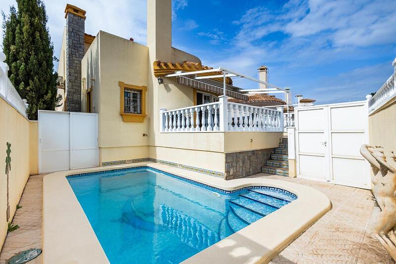 Villa til salgs i Cabo Roig, Alicante