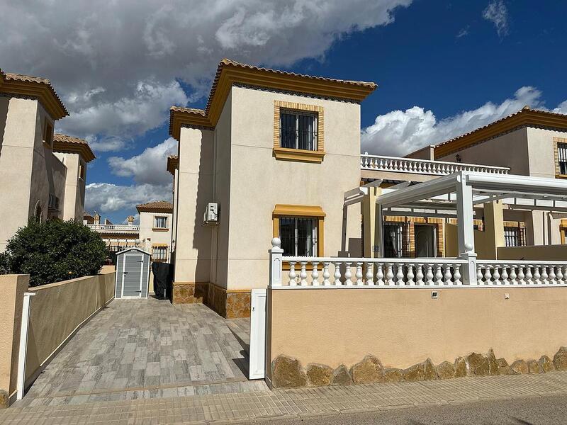 Villa en venta en Orihuela Costa, Alicante